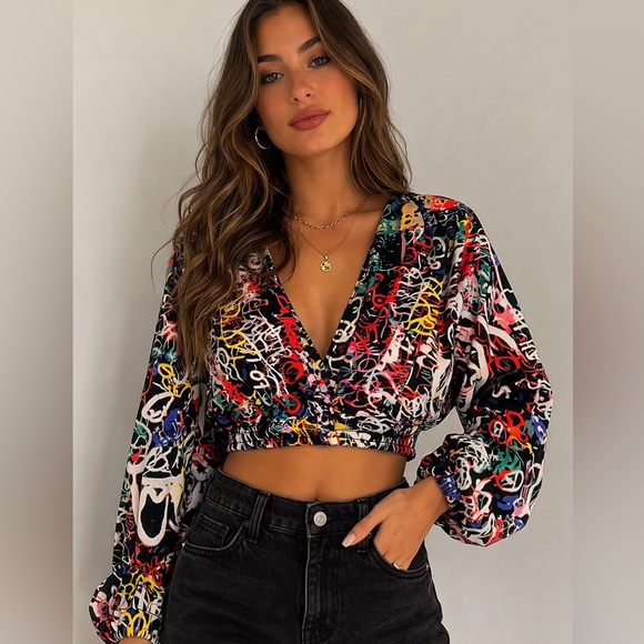 Truth Tops - TRUTH NYC Graffiti Print Cropped Blouse Top Long Sleeve Streetwear Size L NWT